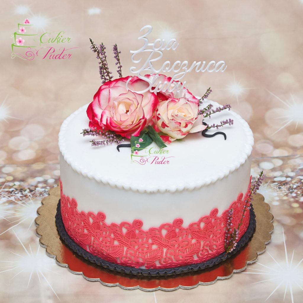 tort na rocznicę - mińsk mazowiecki - masa cukrowa - biało czerwony - topper - 3 rocznica slubu - jadalna koronka - lawenda