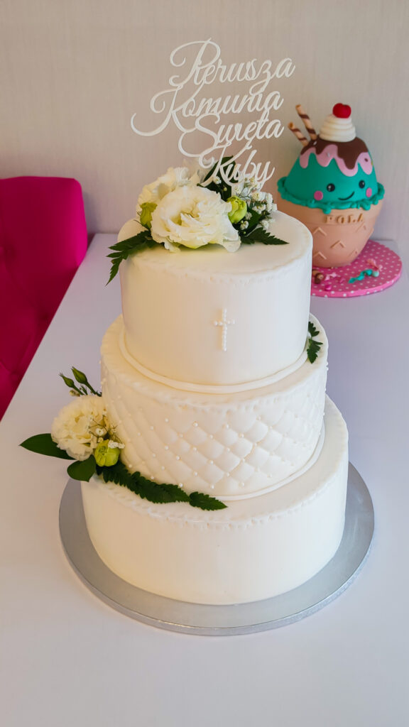 tort na chrzest święty - komunia święta - minsk mazowiecki - tort piętrowy - ozdobny napis - chrzest święty - tort dla dziewczynki - kwiaty - pikowany
