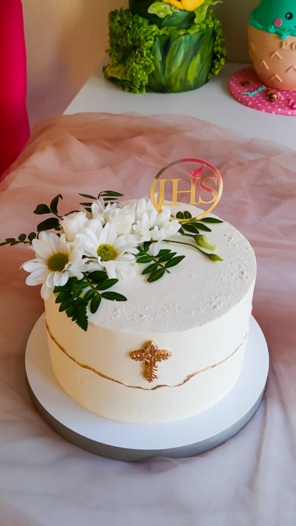 tort na chrzest święty - komunia święta - minsk mazowiecki - ozdobny napis - chrzest święty - kwiaty