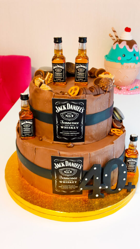 tort urodzinowy - tort na rocznicę - mińsk mazowiecki - precle - whiskey - johny walker - chivas regal - jack daniels - ręcznie zdobiony - sto lat