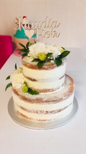tort ślubny - tort piętrowy - mińsk mazowiecki - ozdobiony kwiatami - naturalny - prosty - rustykalny - semi naked - topper